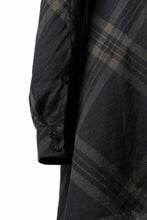 画像をギャラリービューアに読み込む, Aleksandr Manamis Crossed Plaid Shirt (Black)