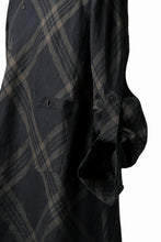 画像をギャラリービューアに読み込む, Aleksandr Manamis Crossed Plaid Shirt (Black)