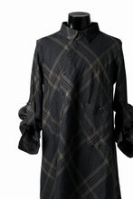 画像をギャラリービューアに読み込む, Aleksandr Manamis Crossed Plaid Shirt (Black)