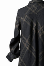 画像をギャラリービューアに読み込む, Aleksandr Manamis Crossed Plaid Shirt (Black)