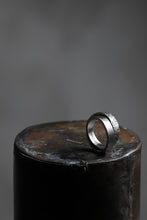 画像をギャラリービューアに読み込む, Holzpuppe Double banded Silver ring texture-1