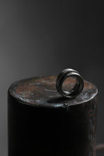 画像をギャラリービューアに読み込む, Holzpuppe Double banded Silver ring texture-1