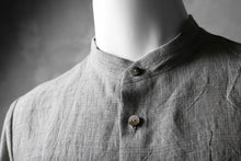 Load image into Gallery viewer, blackcrow band collar linen check shirt / sumi dyed (carbon)