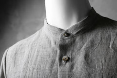 Load image into Gallery viewer, blackcrow band collar linen check shirt / sumi dyed (carbon)
