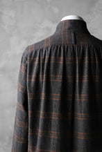 Load image into Gallery viewer, COLINA GARDENER CHECK SHIRT / SOFT FLANNEL (GREY x BROWN)