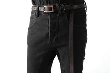 画像をギャラリービューアに読み込む, thomkrom OVER LOCKED SKINNY TROUSERS / FADE STRETCH DENIM (BLACK)
