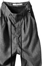 画像をギャラリービューアに読み込む, N/07 "MAUSK Detail" Three Dimensional Wide Tuck / Dart Cropped Pants #2 (GREY)