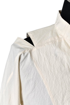 Load image into Gallery viewer, N/07 "MAUSK Detail" SLIT-SHOULDER LONG SHIRT (ECRU)