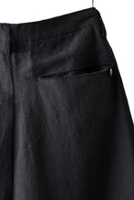 Load image into Gallery viewer, blackcrow linen-cotton woven short trousers (BLACK)