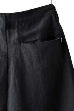 Load image into Gallery viewer, blackcrow linen-cotton woven short trousers (BLACK)