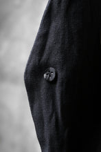 Load image into Gallery viewer, KLASICA CROSS BACK POCKET VEST / RAMIE (CARBON)