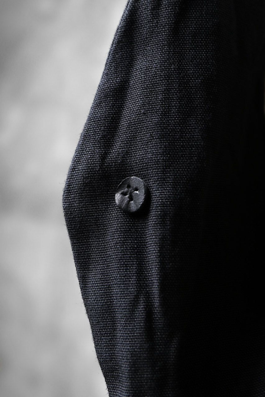 Load image into Gallery viewer, KLASICA CROSS BACK POCKET VEST / RAMIE (CARBON)