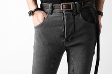 画像をギャラリービューアに読み込む, thomkrom OVER LOCKED SKINNY TROUSERS / FADE STRETCH DENIM (DARK GREY)