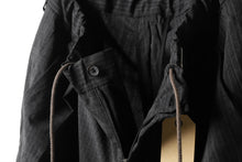 Load image into Gallery viewer, COLINA W-TUCK PANTS / WASHABLE WOOL TROPICAL (STRIPE)