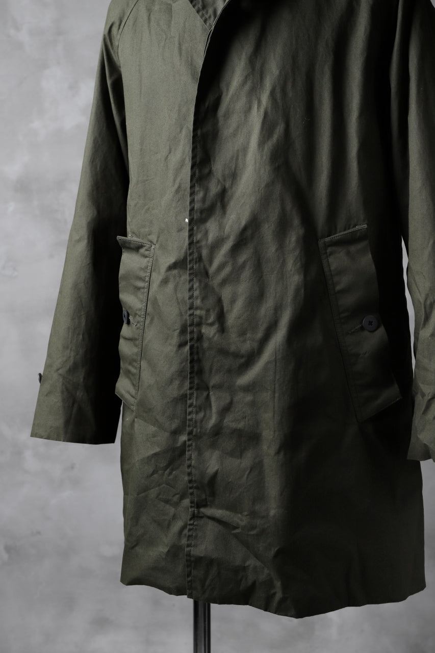 Load image into Gallery viewer, KLASICA BURRY MAC COAT / PARAFFINED COTTON (OLIVE)