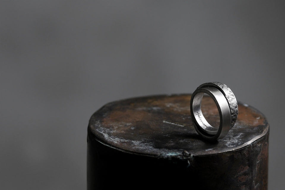 画像をギャラリービューアに読み込む, Holzpuppe Double banded Silver ring texture-1