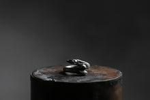 画像をギャラリービューアに読み込む, Holzpuppe exclusive Bone ring with White Quartz