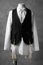 Load image into Gallery viewer, KLASICA CROSS BACK POCKET VEST / RAMIE (CARBON)