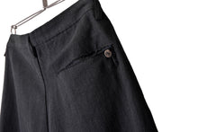 Load image into Gallery viewer, blackcrow linen-cotton woven short trousers (BLACK)