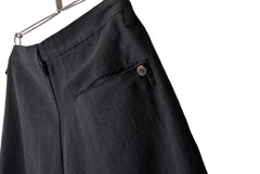 Load image into Gallery viewer, blackcrow linen-cotton woven short trousers (BLACK)