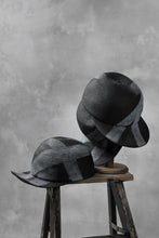Load image into Gallery viewer, KLASICA HAND PAINTED CAP / LIMITED HAND PAINT (BLACK x WHITE)