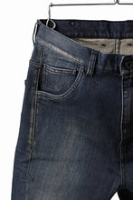 画像をギャラリービューアに読み込む, ISAMU KATAYAMA BACKLASH L/C SLIM DENIM PANTS / EXTREME STRETCH DIRTY (INDIGO)