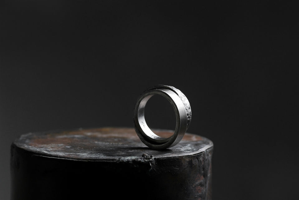 画像をギャラリービューアに読み込む, Holzpuppe Double banded Silver ring texture-1