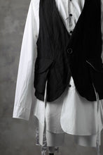 Load image into Gallery viewer, KLASICA CROSS BACK POCKET VEST / RAMIE (CARBON)
