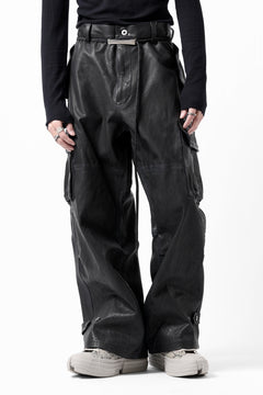 Load image into Gallery viewer, ISAMU KATAYAMA BACKLASH CARGO PANTS / GOAT LEATHER (GARMENT+SPRAY DYED / BLACK)