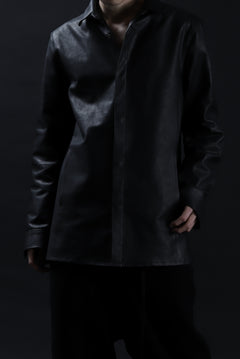 Load image into Gallery viewer, ISAMU KATAYAMA BACKLASH xx GUIDI COMMA 8 LEATHER SHIRT / CALF "Vitello Fiore Volonato" (BLACK) ※