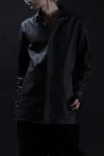Load image into Gallery viewer, ISAMU KATAYAMA BACKLASH xx GUIDI COMMA 8 LEATHER SHIRT / CALF "Vitello Fiore Volonato" (BLACK) ※