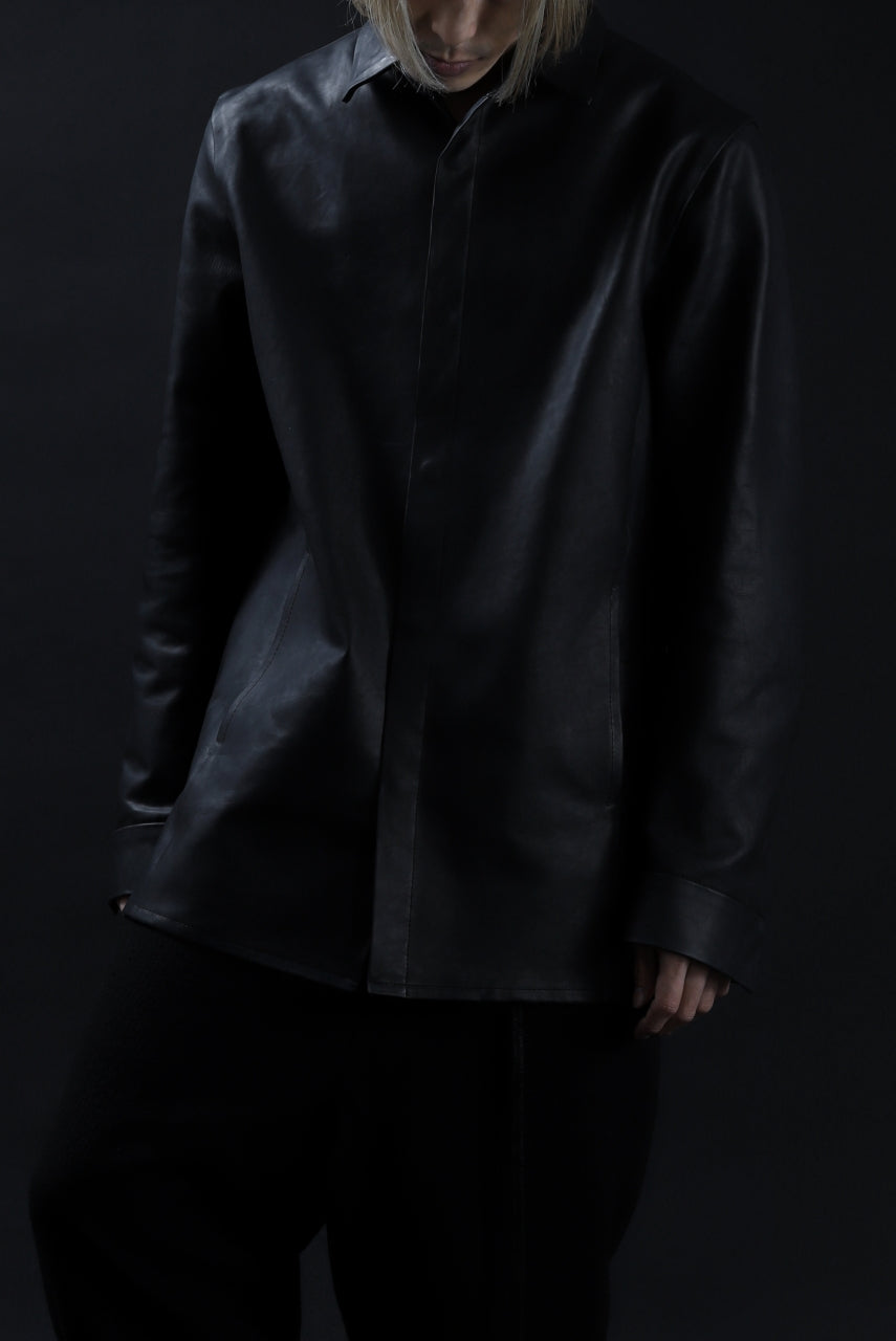 Load image into Gallery viewer, ISAMU KATAYAMA BACKLASH xx GUIDI COMMA 8 LEATHER SHIRT / CALF "Vitello Fiore Volonato" (BLACK) ※