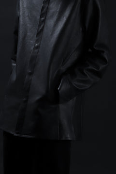 Load image into Gallery viewer, ISAMU KATAYAMA BACKLASH xx GUIDI COMMA 8 LEATHER SHIRT / CALF "Vitello Fiore Volonato" (BLACK) ※