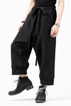 Load image into Gallery viewer, ISAMU KATAYAMA BACKLASH KNOT WAIST WIDE PANTS / COTTON LINEN (BLACK)