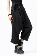 Load image into Gallery viewer, ISAMU KATAYAMA BACKLASH KNOT WAIST WIDE PANTS / COTTON LINEN (BLACK)