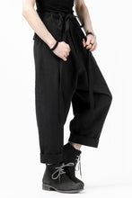 Load image into Gallery viewer, ISAMU KATAYAMA BACKLASH KNOT WAIST WIDE PANTS / COTTON LINEN (BLACK)