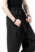 Load image into Gallery viewer, ISAMU KATAYAMA BACKLASH KNOT WAIST WIDE PANTS / COTTON LINEN (BLACK)