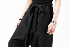 Load image into Gallery viewer, ISAMU KATAYAMA BACKLASH KNOT WAIST WIDE PANTS / COTTON LINEN (BLACK)