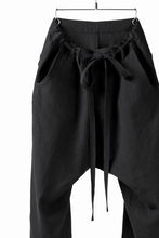 Load image into Gallery viewer, ISAMU KATAYAMA BACKLASH KNOT WAIST WIDE PANTS / COTTON LINEN (BLACK)