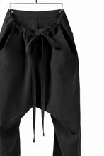 Load image into Gallery viewer, ISAMU KATAYAMA BACKLASH KNOT WAIST WIDE PANTS / COTTON LINEN (BLACK)