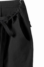 Load image into Gallery viewer, ISAMU KATAYAMA BACKLASH KNOT WAIST WIDE PANTS / COTTON LINEN (BLACK)