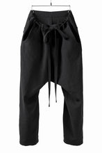 Load image into Gallery viewer, ISAMU KATAYAMA BACKLASH KNOT WAIST WIDE PANTS / COTTON LINEN (BLACK)