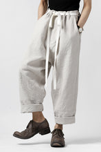 Load image into Gallery viewer, ISAMU KATAYAMA BACKLASH KNOT WAIST WIDE PANTS / COTTON LINEN (WHITE)