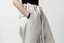 Load image into Gallery viewer, ISAMU KATAYAMA BACKLASH KNOT WAIST WIDE PANTS / COTTON LINEN (WHITE)