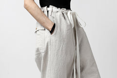 Load image into Gallery viewer, ISAMU KATAYAMA BACKLASH KNOT WAIST WIDE PANTS / COTTON LINEN (WHITE)