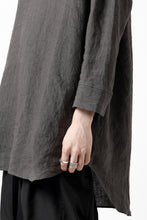 Load image into Gallery viewer, ISAMU KATAYAMA BACKLASH SKIPPER SHIRT / SOFT LINEN (CHARCOAL BLACK)