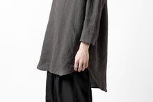 Load image into Gallery viewer, ISAMU KATAYAMA BACKLASH SKIPPER SHIRT / SOFT LINEN (CHARCOAL BLACK)