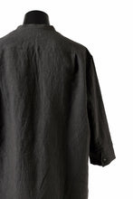 Load image into Gallery viewer, ISAMU KATAYAMA BACKLASH SKIPPER SHIRT / SOFT LINEN (CHARCOAL BLACK)
