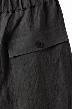 Load image into Gallery viewer, ISAMU KATAYAMA BACKLASH EASY SHORTS / SOFT LINEN (CHARCOAL BLACK)