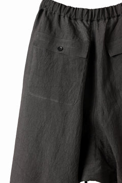 Load image into Gallery viewer, ISAMU KATAYAMA BACKLASH EASY SHORTS / SOFT LINEN (CHARCOAL BLACK)